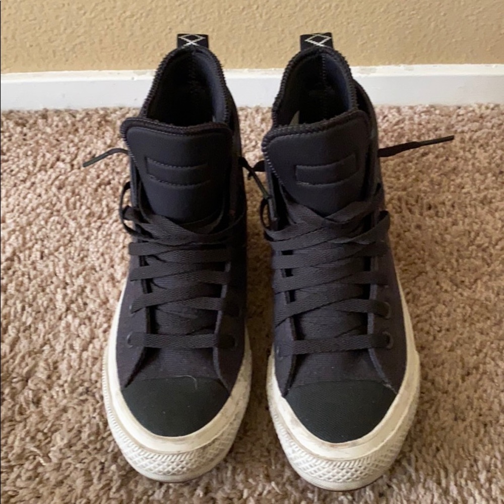 Shoes - Picture 4 of 4